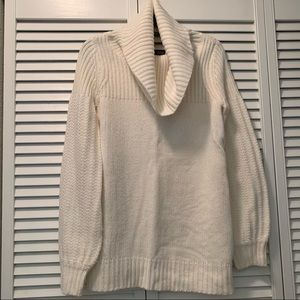 ☀️ 2 for $10 ☀️ A.N.A white scoop neck sweater size US S